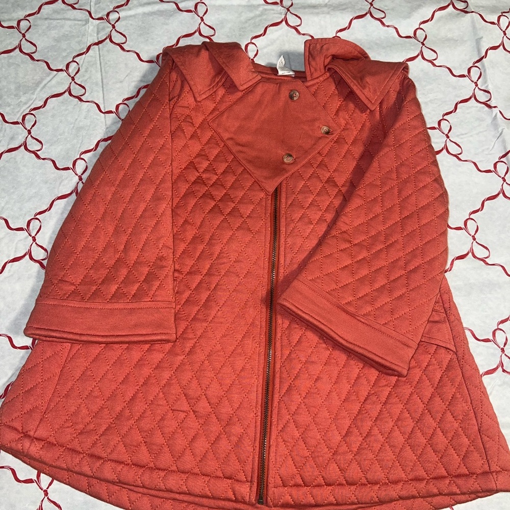 Kate Quinn Quilted Coral Cape